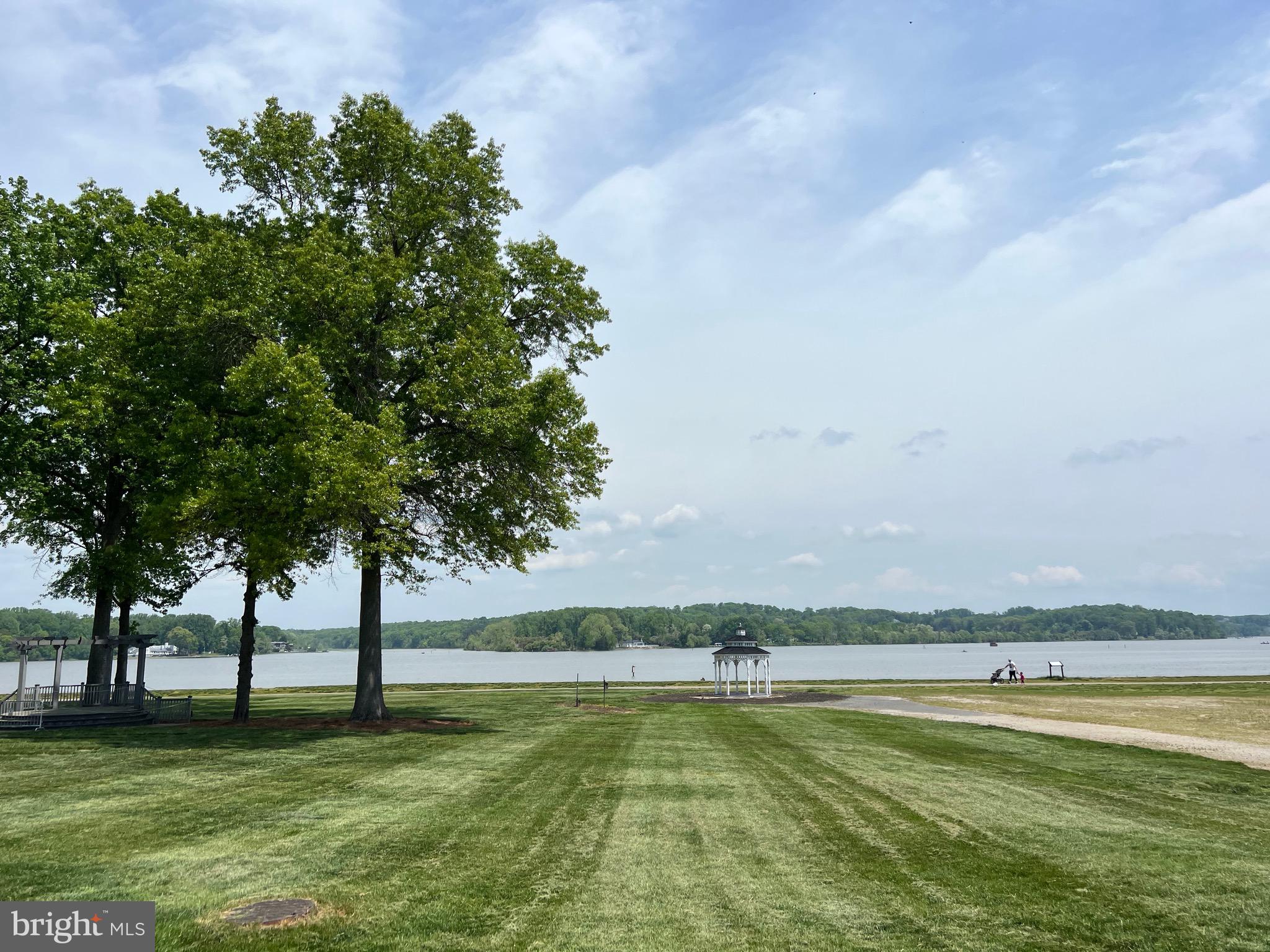 BELMONT TOWN CENTER - Residential Lease