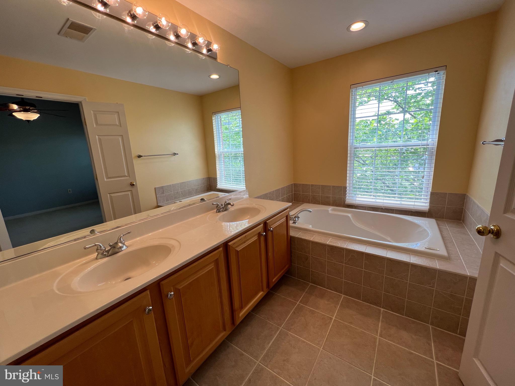 BELMONT TOWN CENTER - Residential Lease