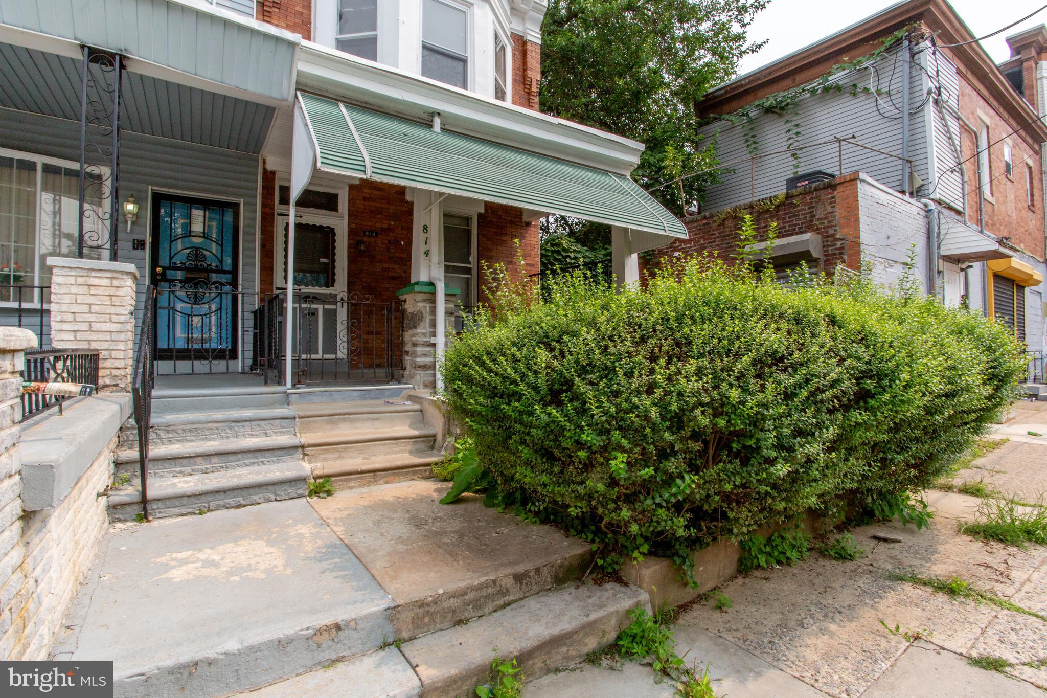814 E WOODLAWN STREET