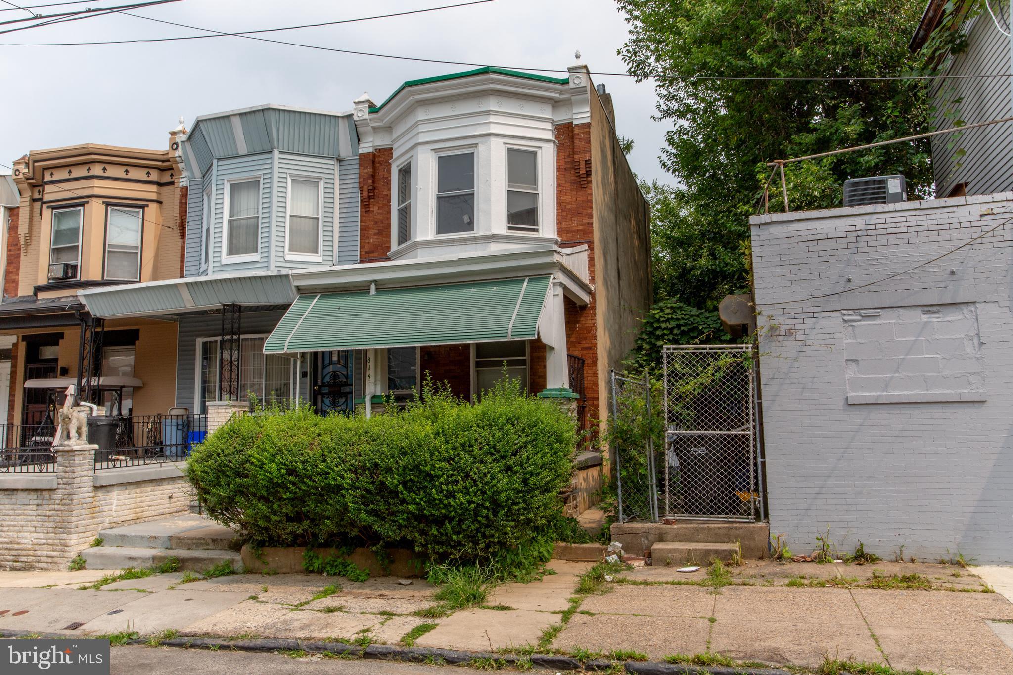 814 E WOODLAWN STREET