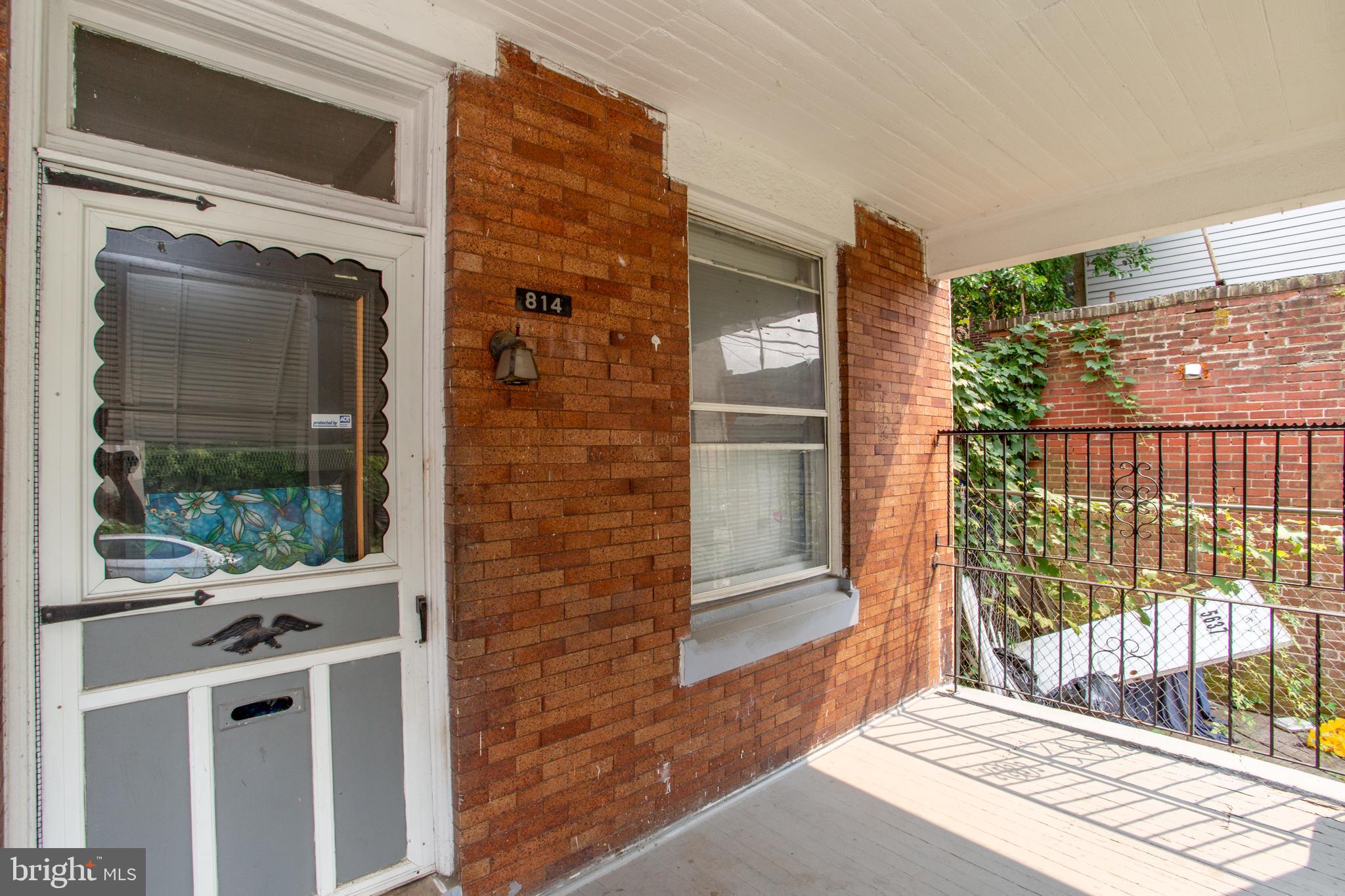 814 E WOODLAWN STREET