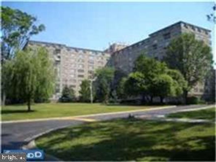 Popular 1 Bedroom Deluxe floorplan on high floor of Radnor House! Situated on the Main Line and convenient to major routes, stores, restaurants and center City. Large Open Lr/Dr combo room; large Bedroom; galley Kitchen and hall bath. Views over the tree tops and pool!! Freshly painted and new neutral carpets installed throughout!!Radnor House offers plenty of free parking, security desk with guard, pool, barbecue terrace, laundry room, storage bin & more. No Pets/Smoking permitted anywhere in Radnor House/grounds or inside unit. 3 months collected at lease signing.