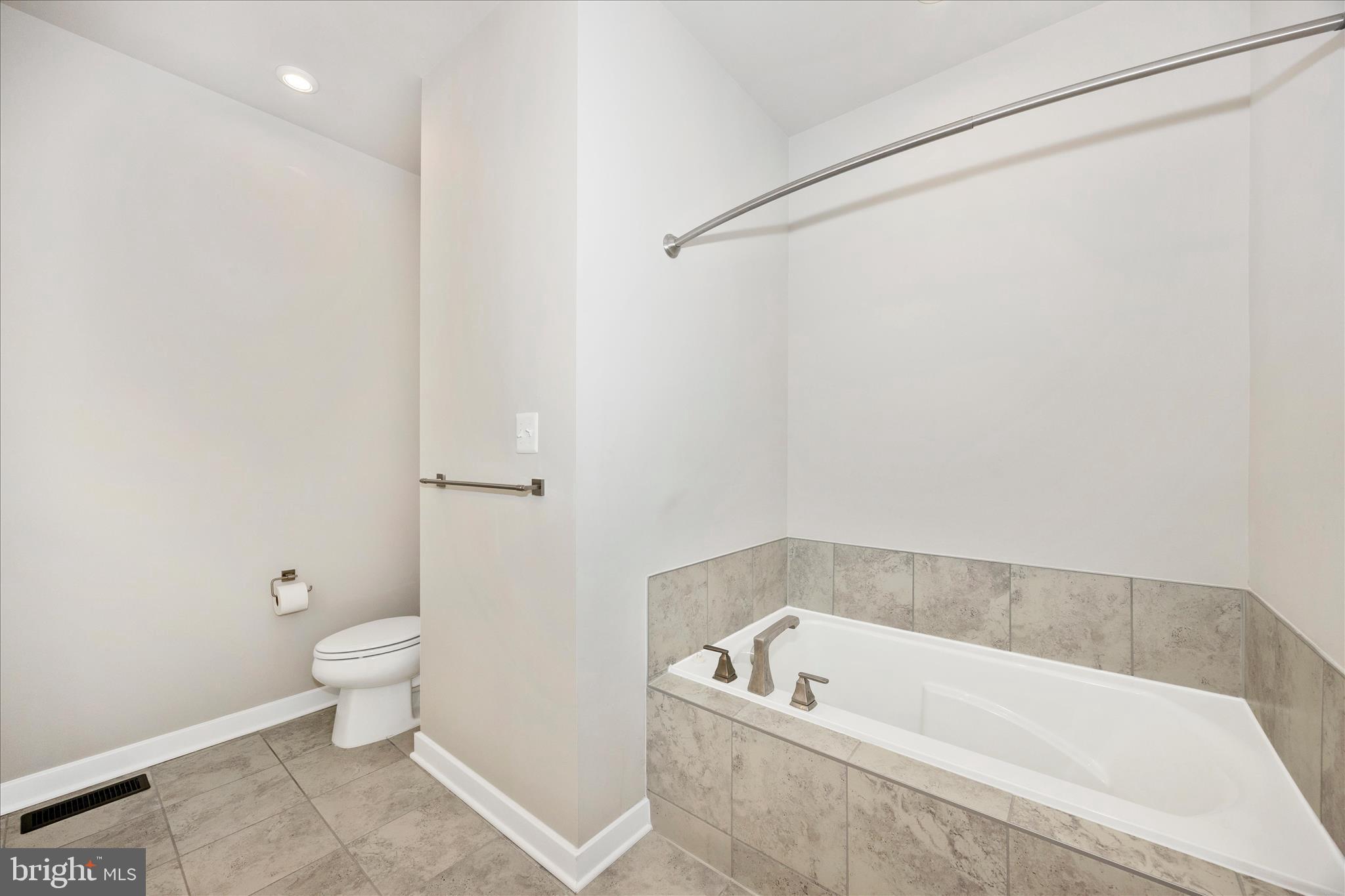 HAMPTONS - Residential