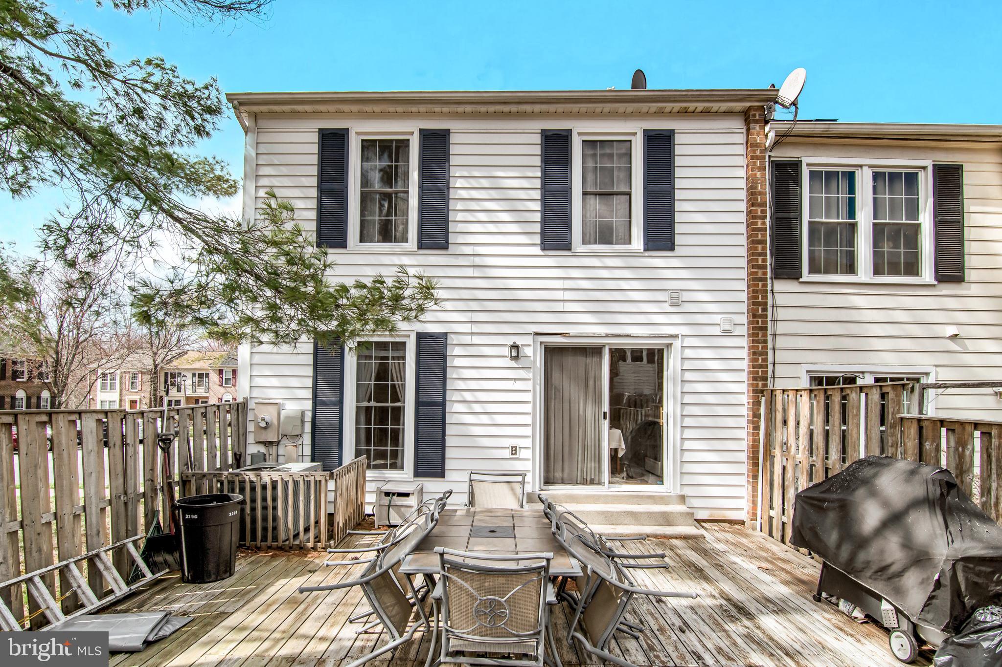 LAKE RIDGE/PROMONTRY OAK - Residential