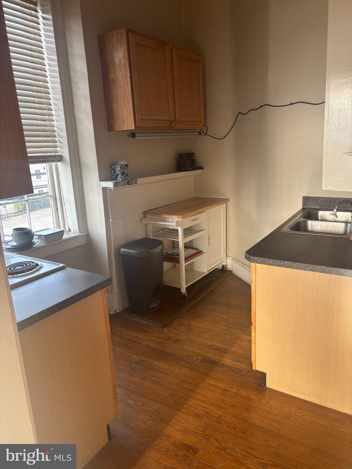 4 CORK STREET W 4