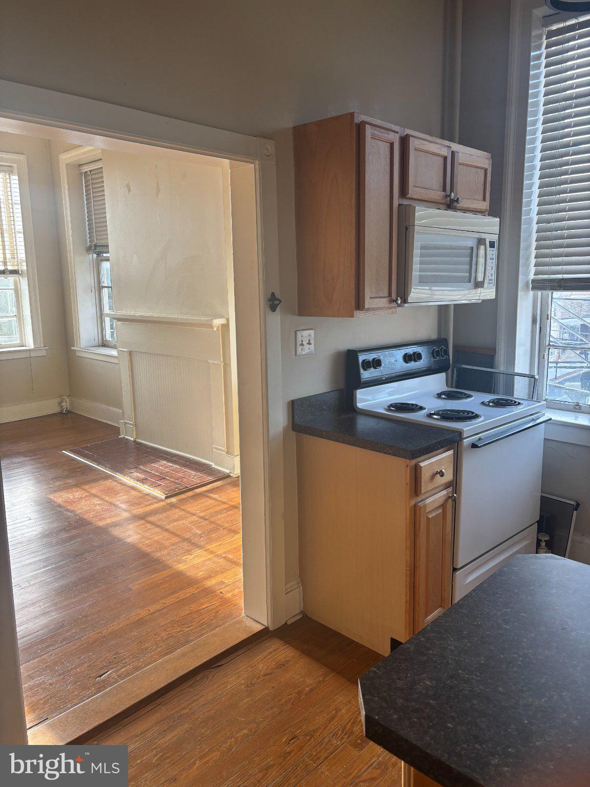 4 CORK STREET W 4