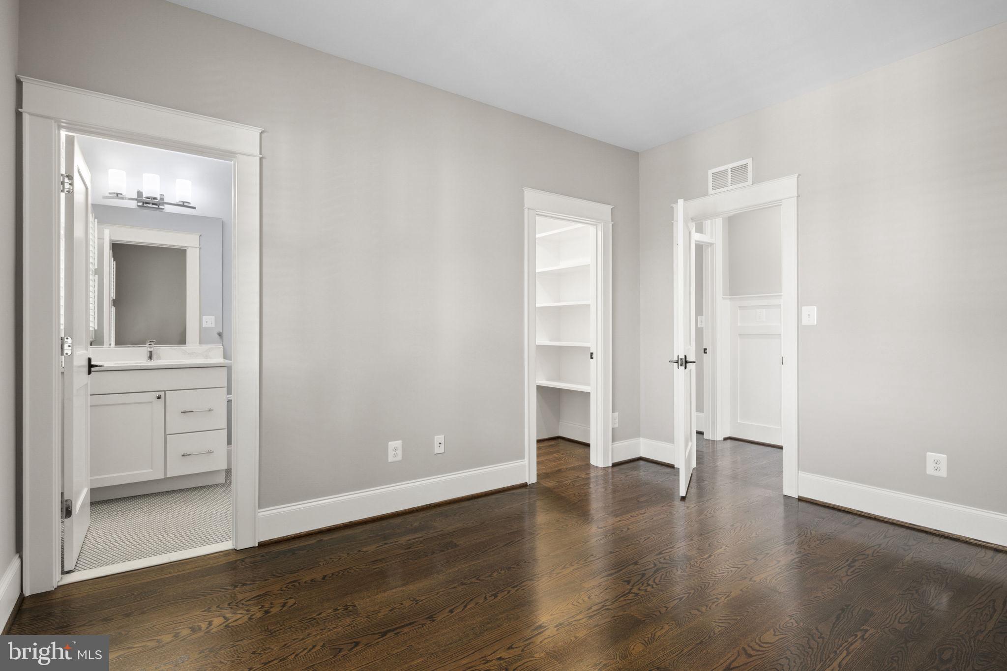 LYON VILLAGE - Residential