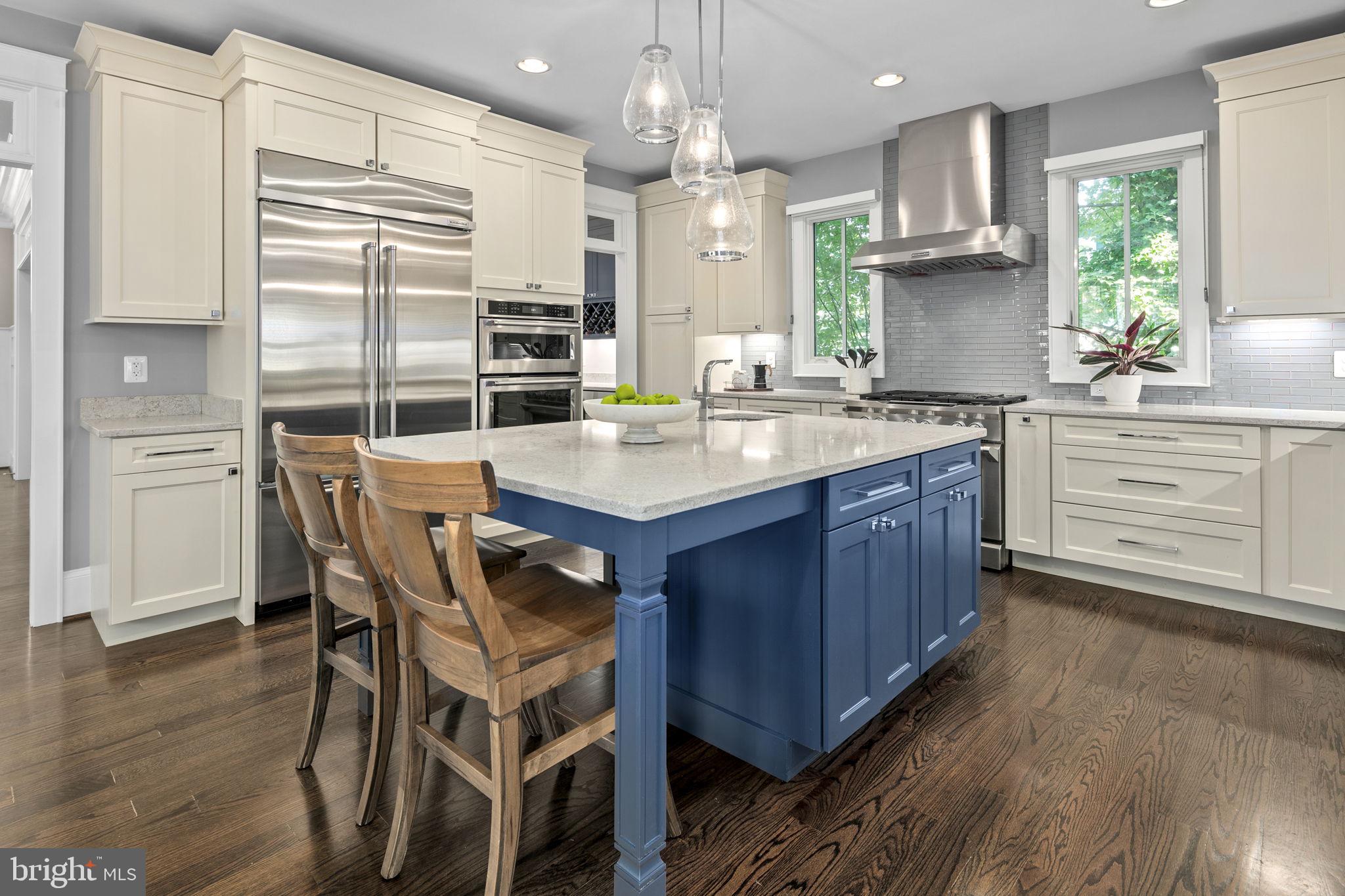 LYON VILLAGE - Residential