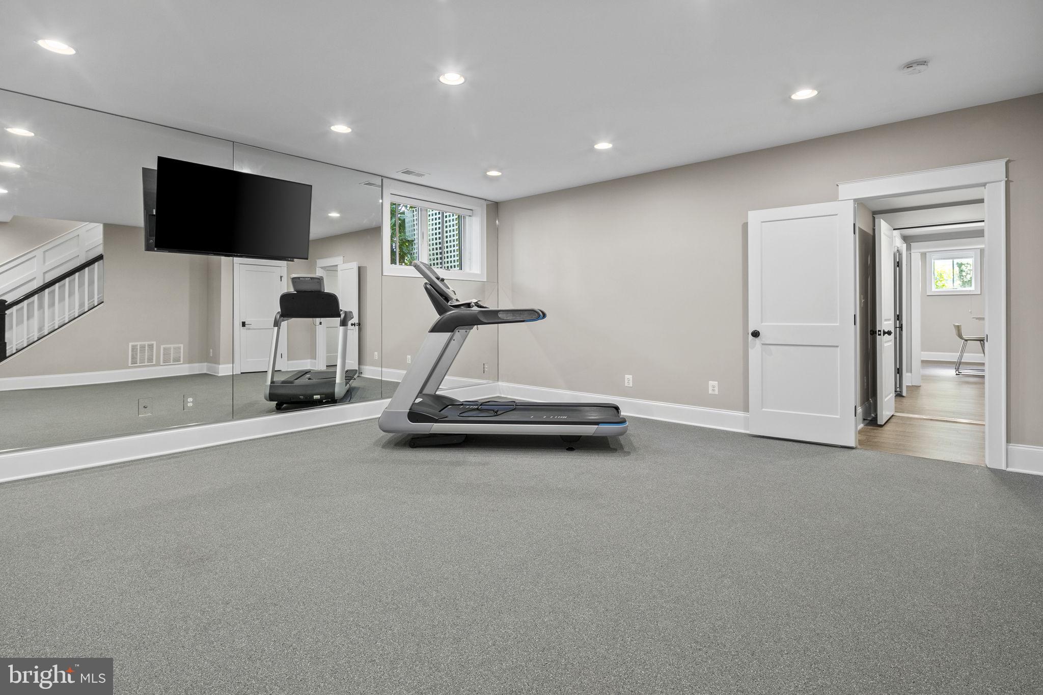 LYON VILLAGE - Residential