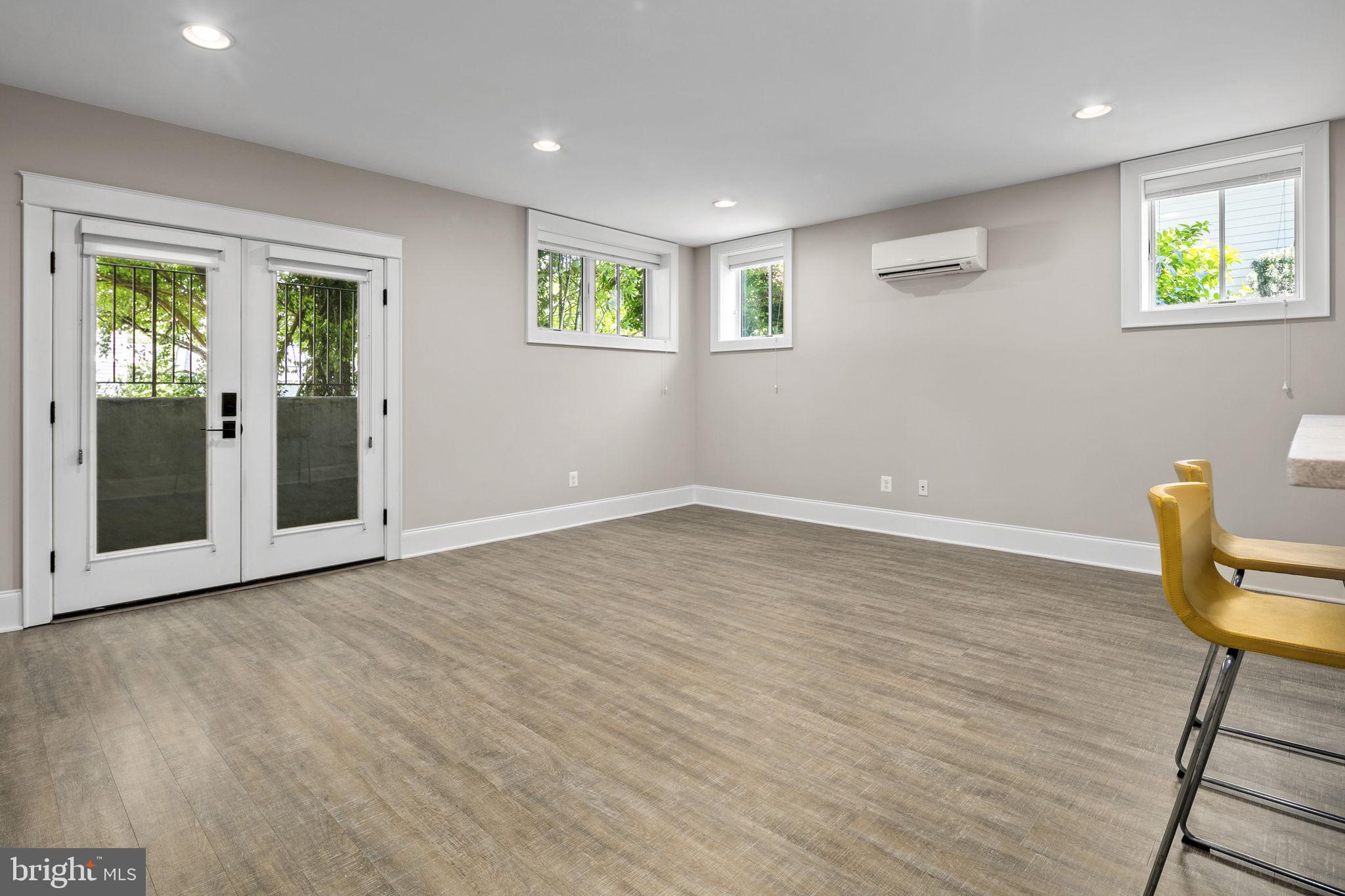 LYON VILLAGE - Residential