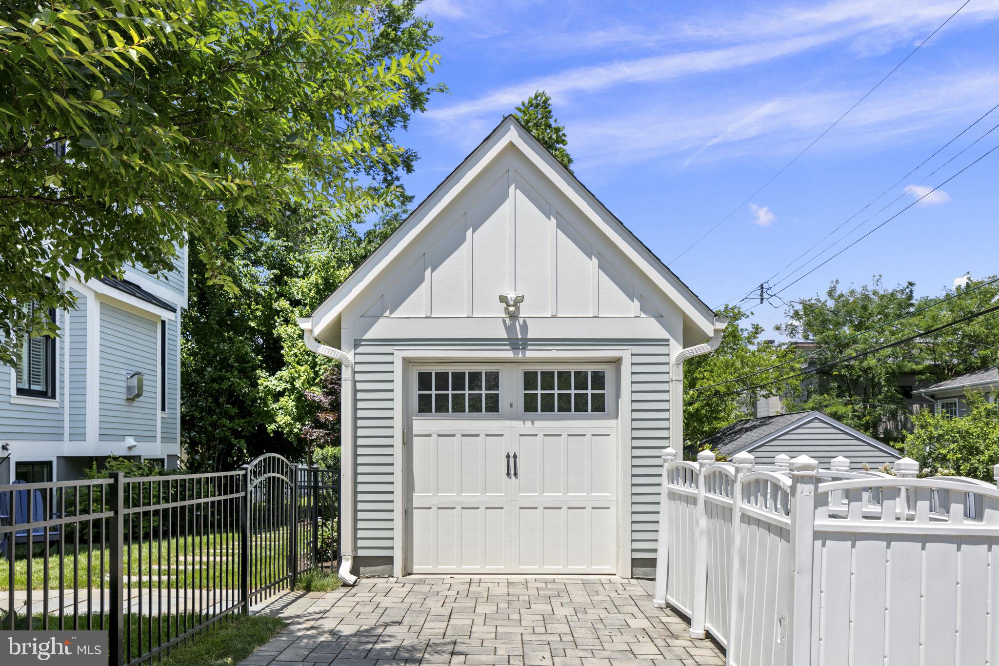 LYON VILLAGE - Residential