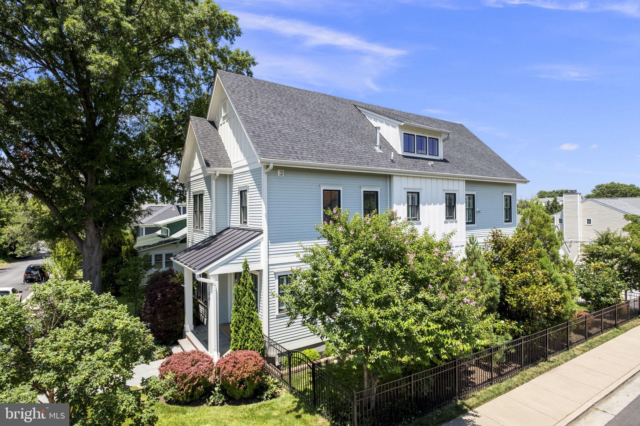 LYON VILLAGE - Residential