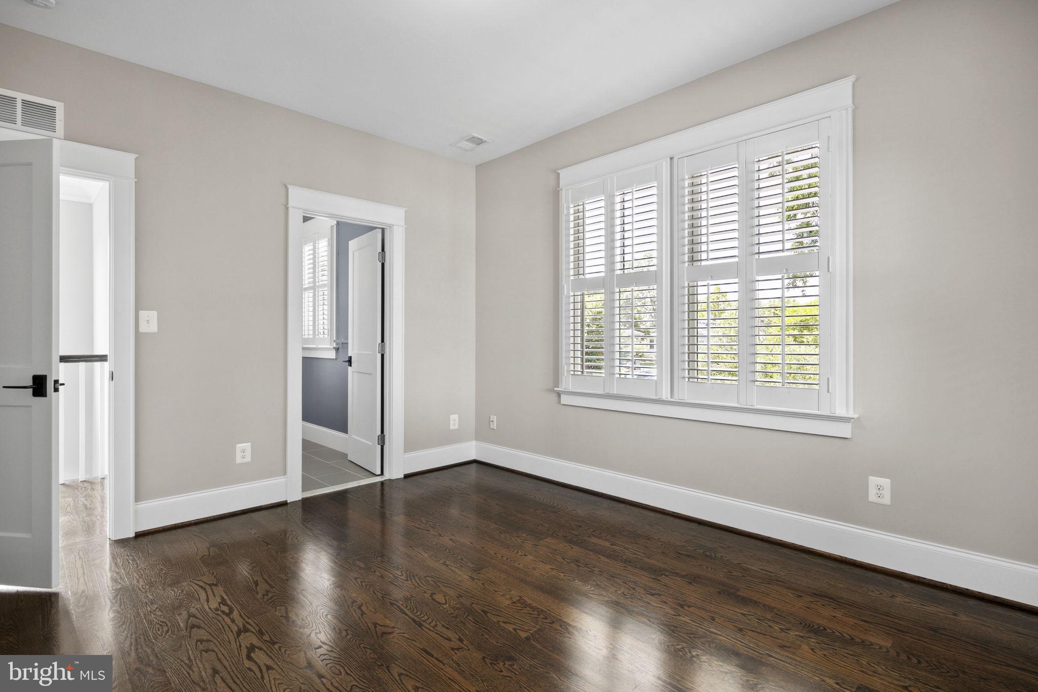 LYON VILLAGE - Residential