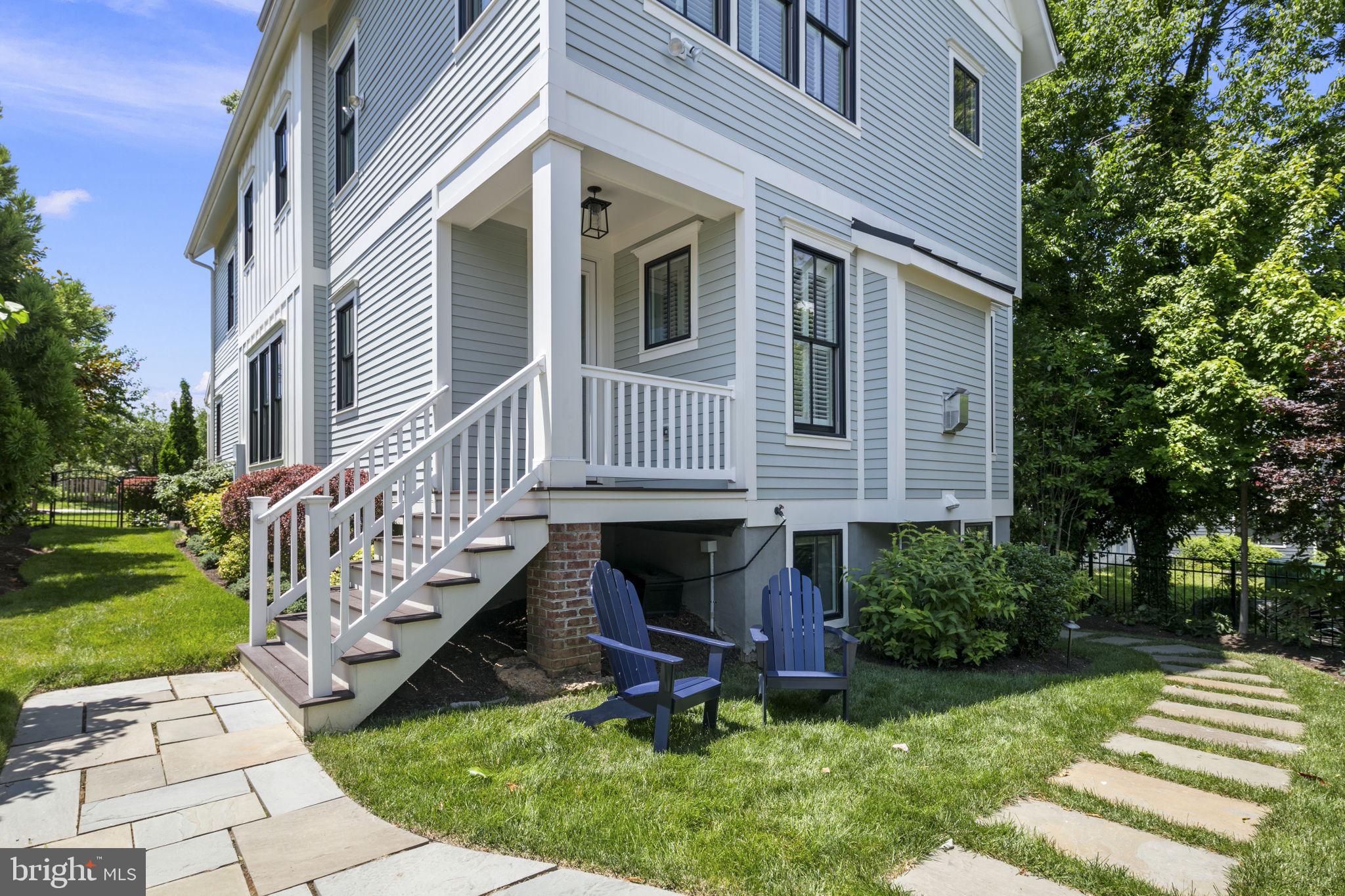 LYON VILLAGE - Residential