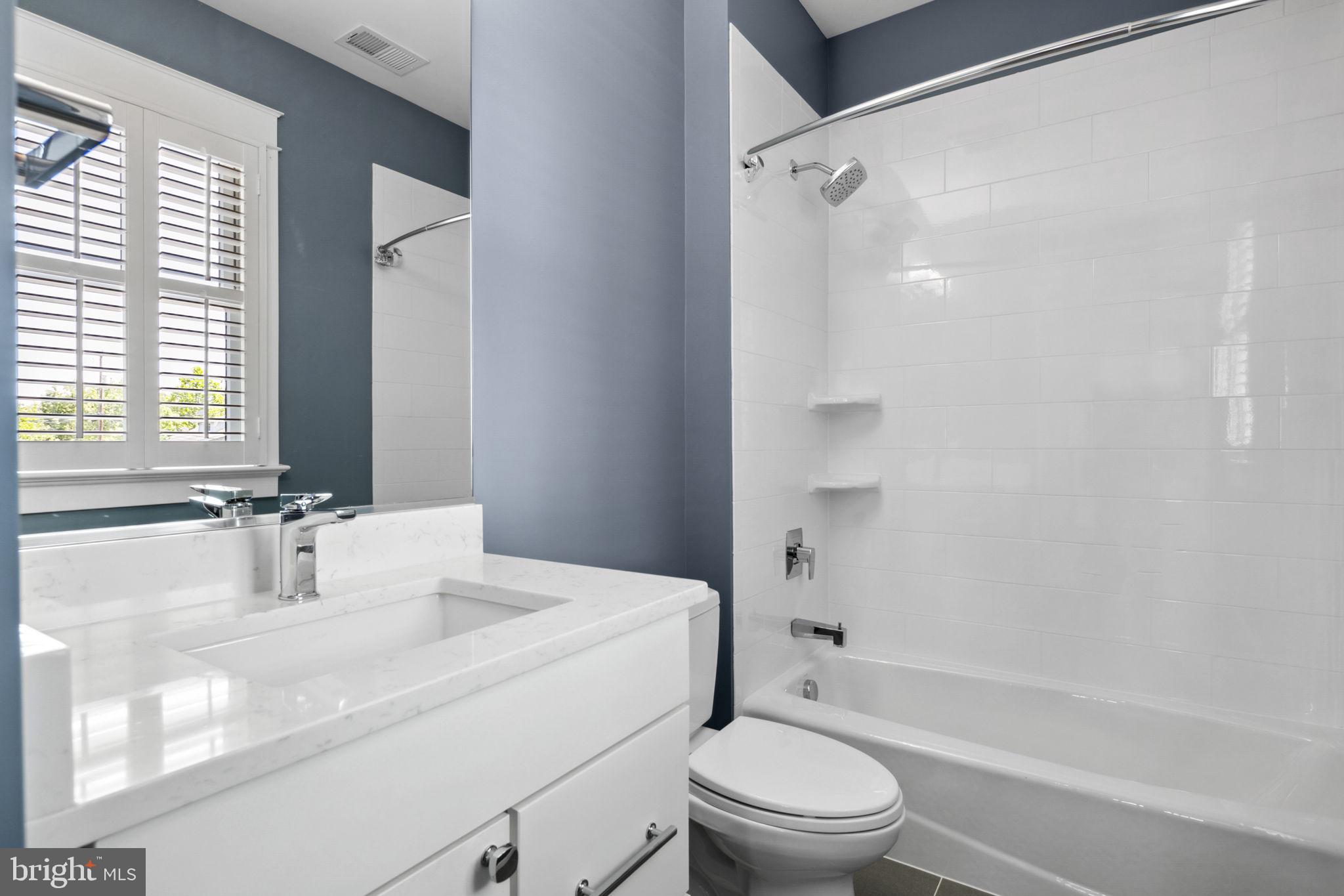 LYON VILLAGE - Residential