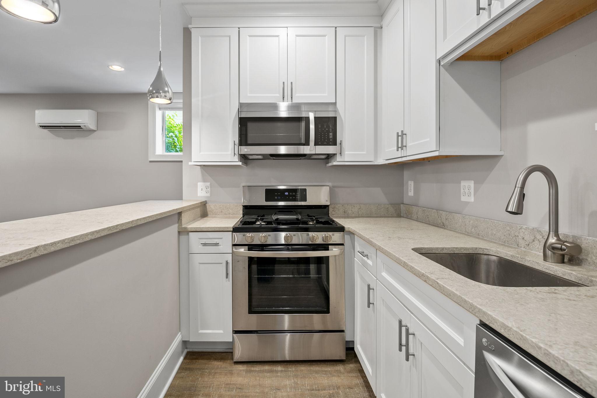 LYON VILLAGE - Residential