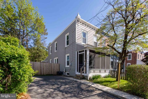 Townhouse For Sale - 32 Jefferson Avenue<br/> Montgomery County, EAGLEVILLE, PA 19403