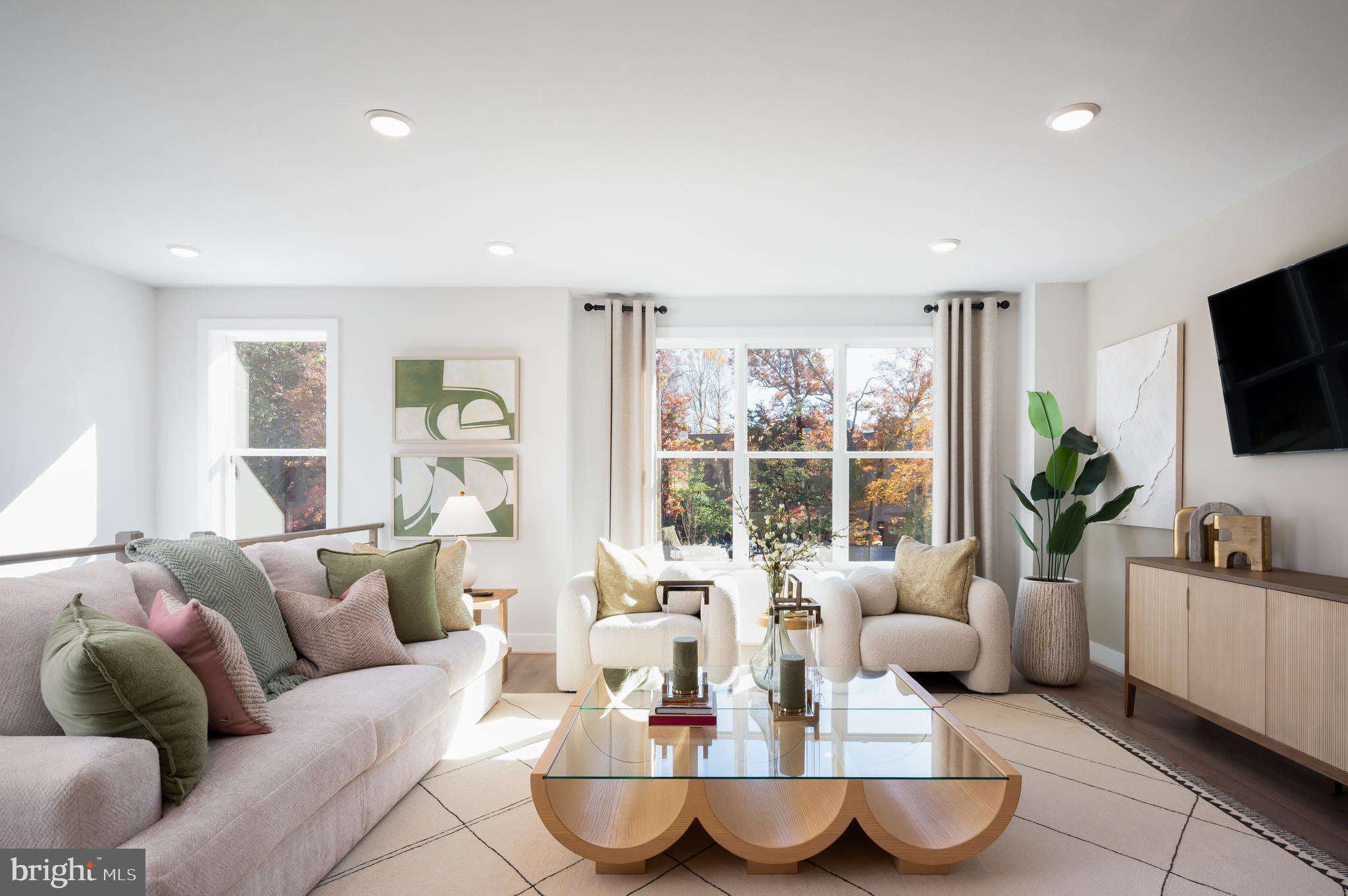 1610 FELLOWSHIP SQUARE