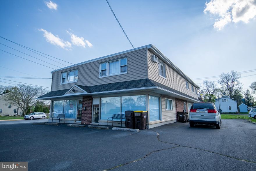 Welcome to 334 Washington Street!
This multi-unit/mixed use property has a great deal to offer and may be the investment property you've been hoping for.
The detached building is complete with 3 large 2 bedroom units as well as a commercial, store front unit.
All units are very well maintained and the residential units all feature private laundry areas.
Each unit is currently leased.