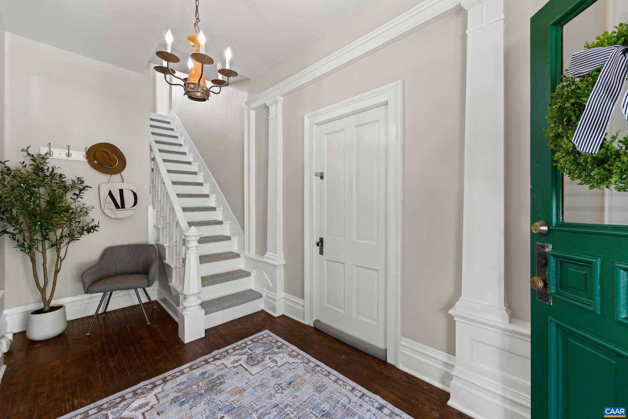 830 W BEVERLEY ST APT 1