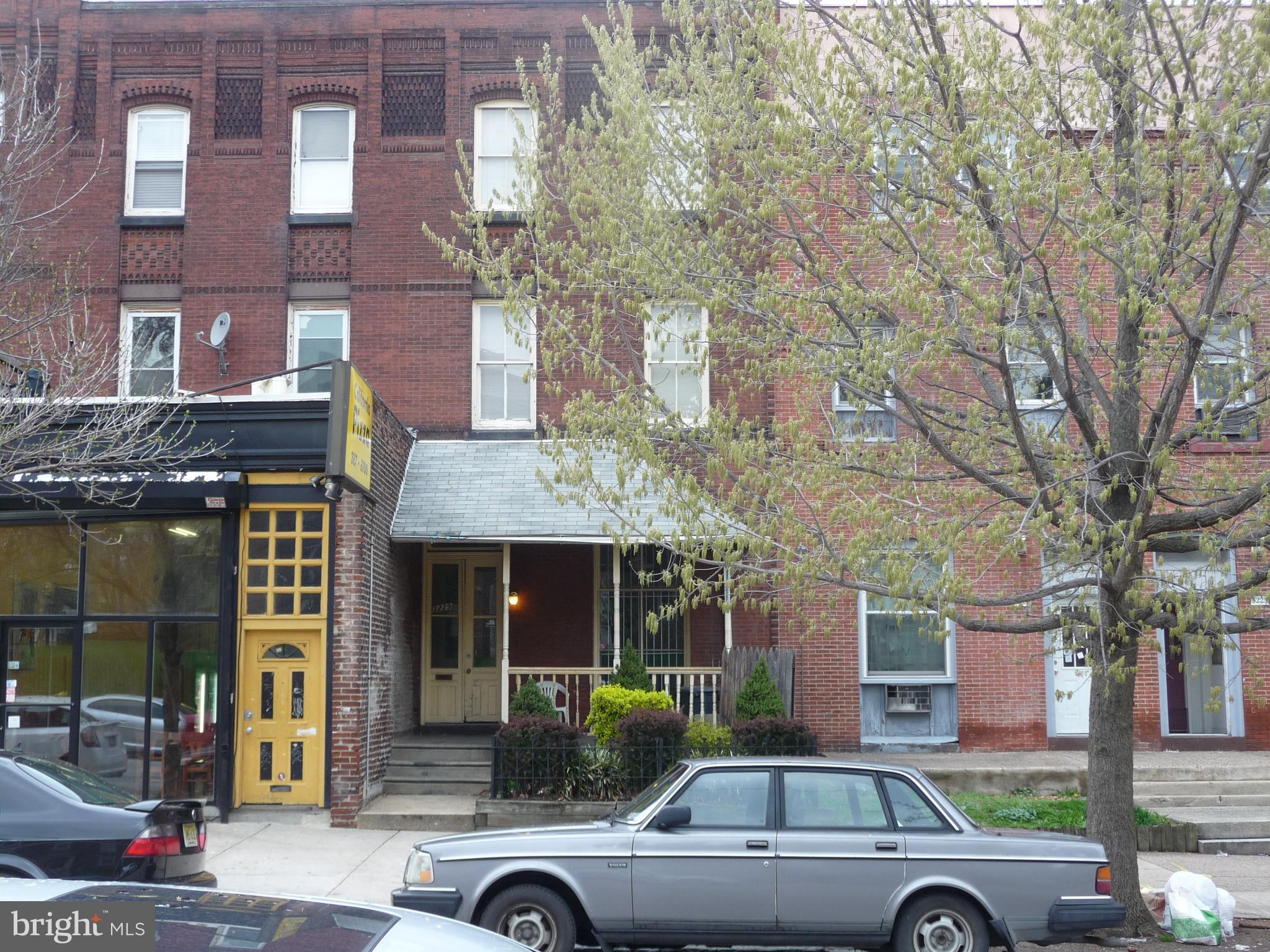 Recently renovated apartment close to Drexel University at 32nd and Powelton! This spacious unit features central air, in-unit laundry and. private use of basement and backyard. The open concept living space has carpet and ceramic tile. The kitchen has granite counter tops and stainless steel appliances- including a dishwasher and over the range microwave. Laundry is located in the apartment. Each bedroom has ample closet space and built in shelves. Located close to Drexel University and the Market-Frankford line!