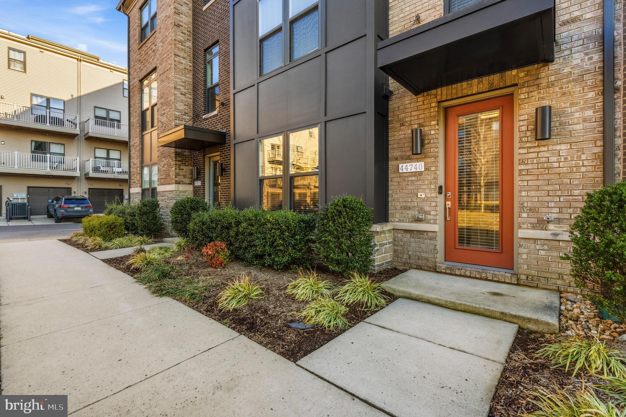 ONE LOUDOUN - Residential