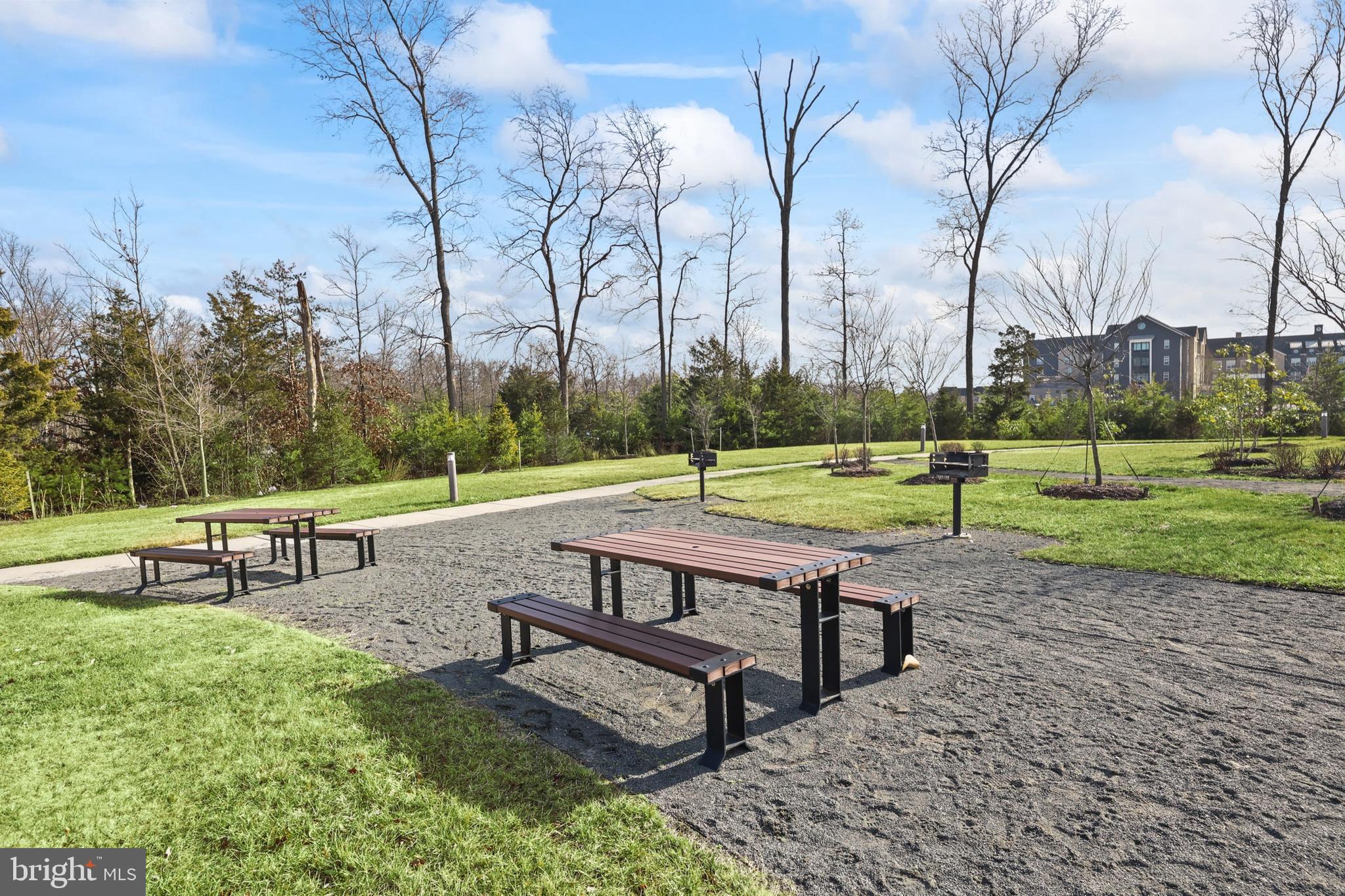 ONE LOUDOUN - Residential