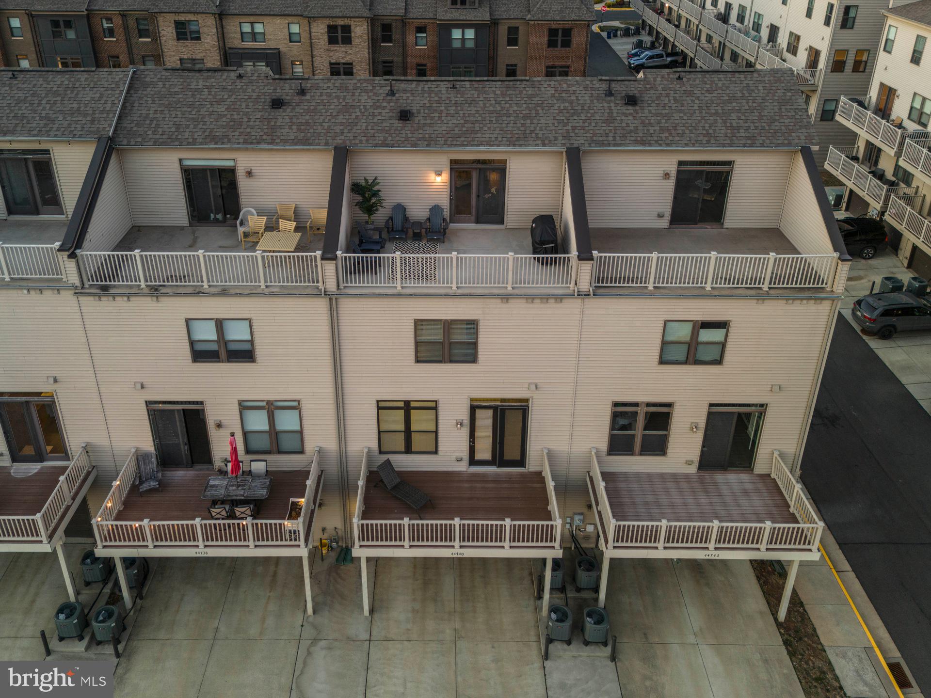 ONE LOUDOUN - Residential