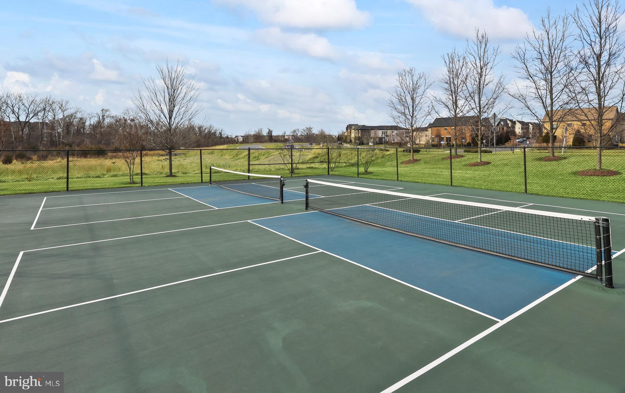 ONE LOUDOUN - Residential