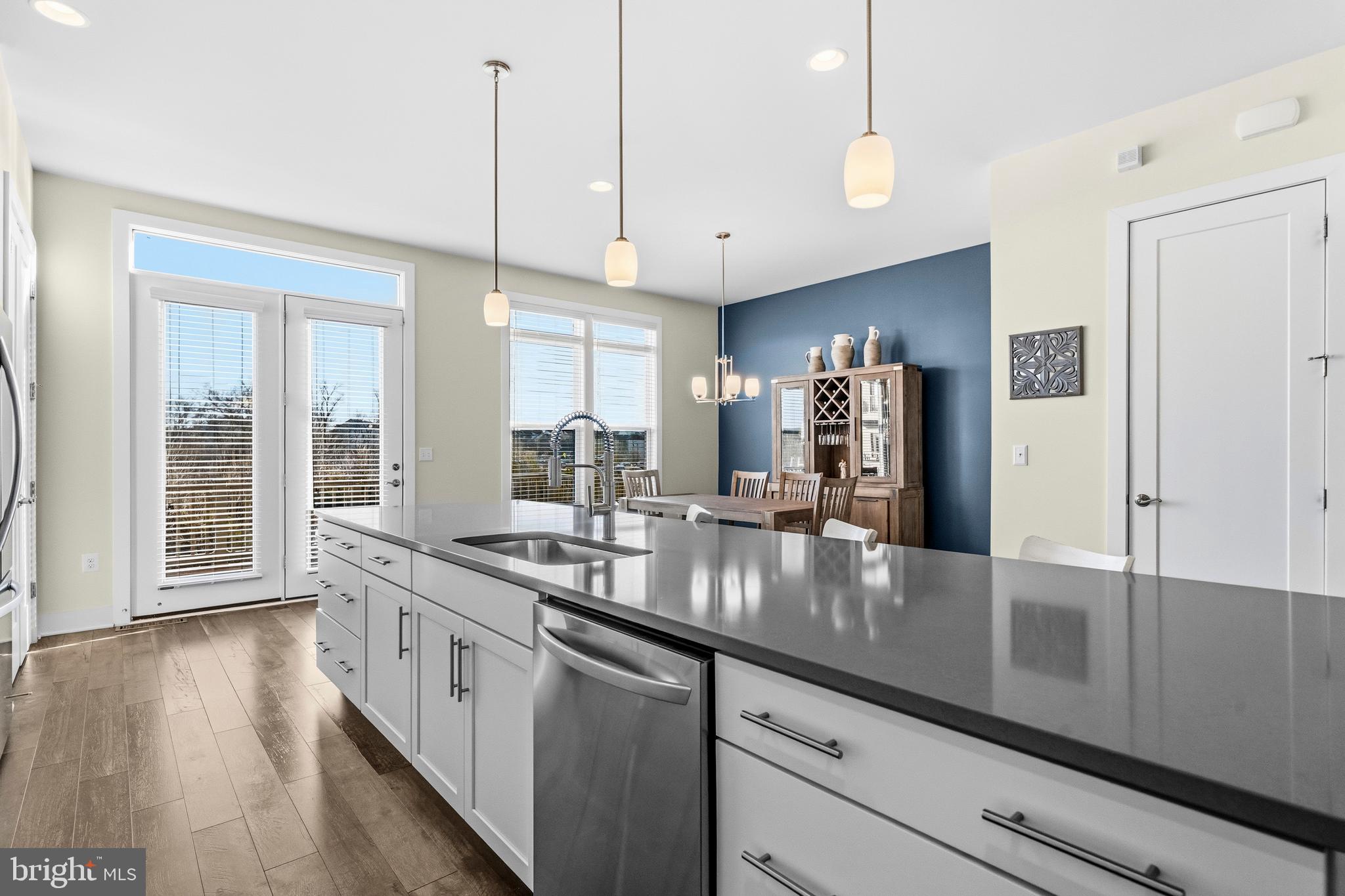 ONE LOUDOUN - Residential