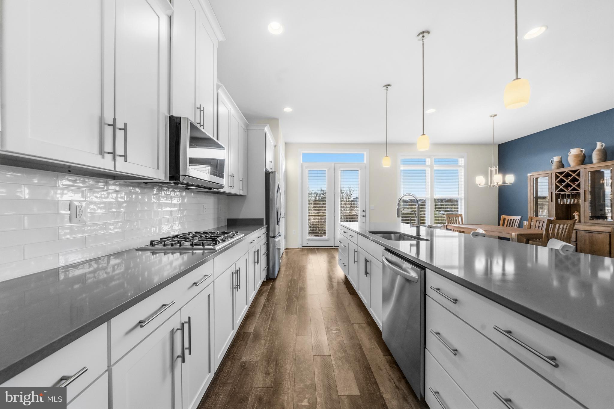 ONE LOUDOUN - Residential