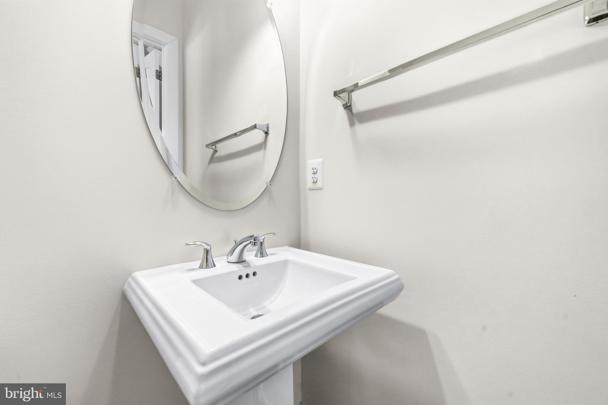 ONE LOUDOUN - Residential