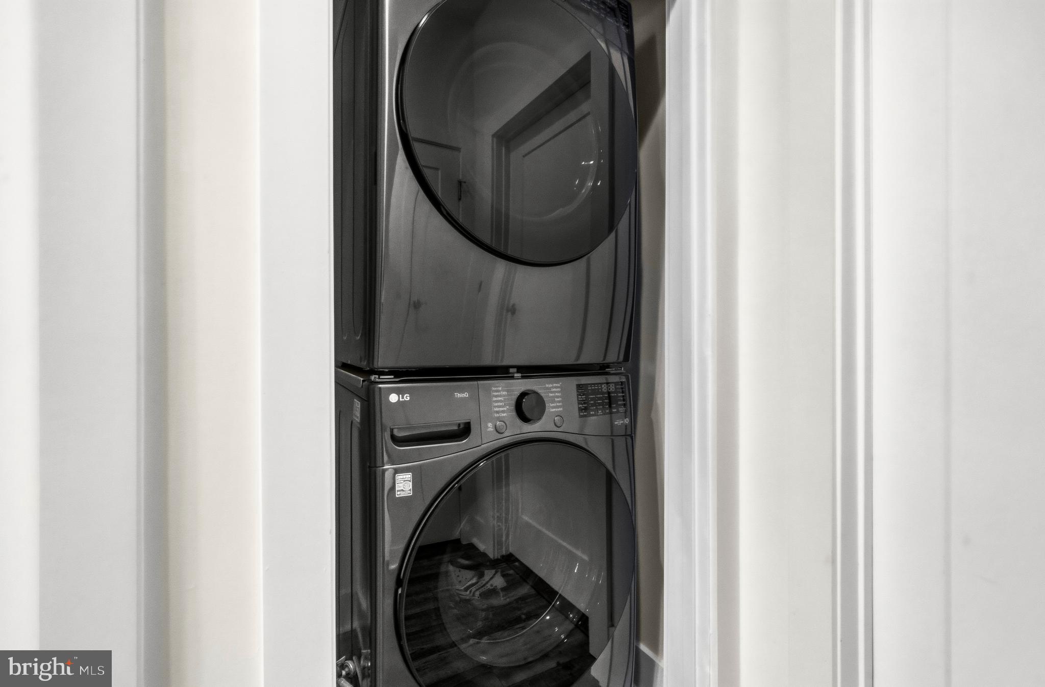 ONE LOUDOUN - Residential