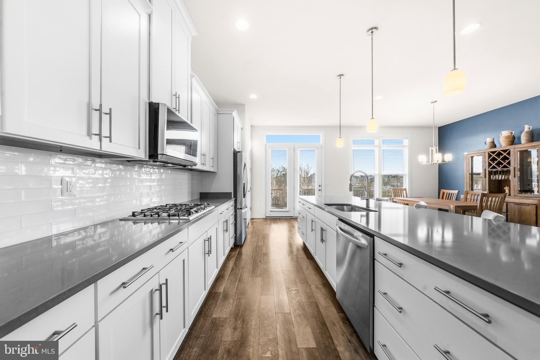 ONE LOUDOUN - Residential