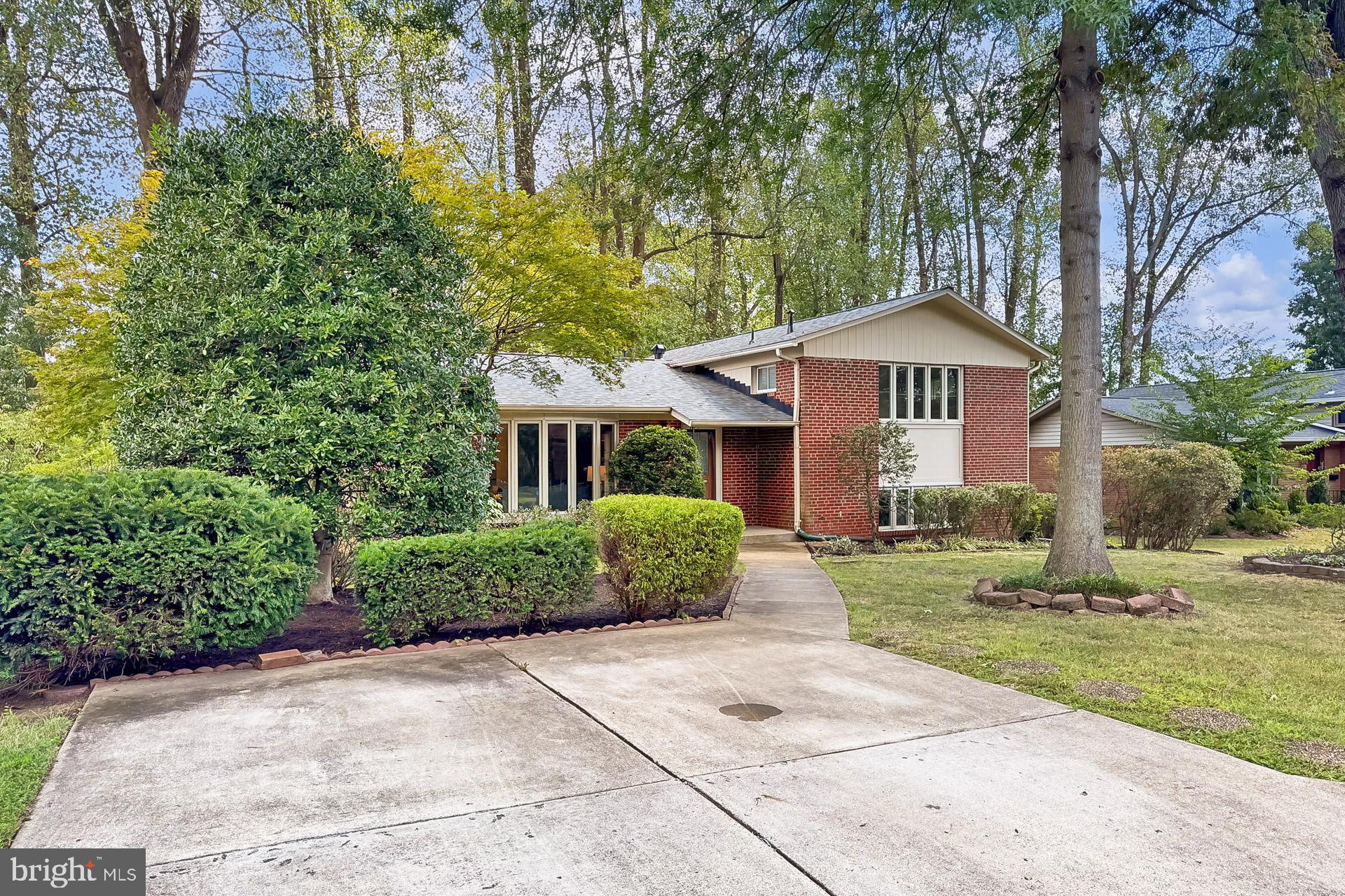 3411 SLADE COURT