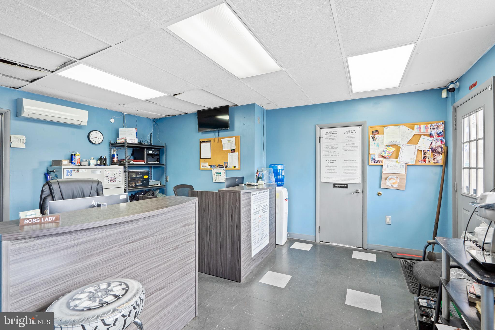 HOLMESBURG - Commercial Sale