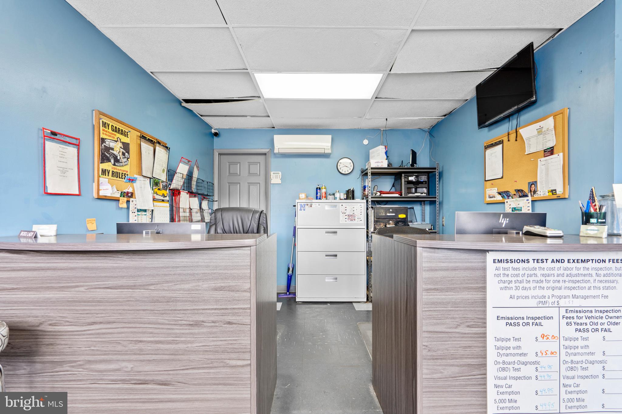 HOLMESBURG - Commercial Sale