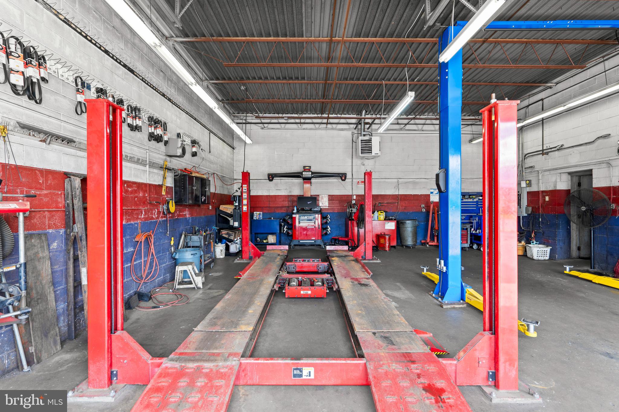 HOLMESBURG - Commercial Sale