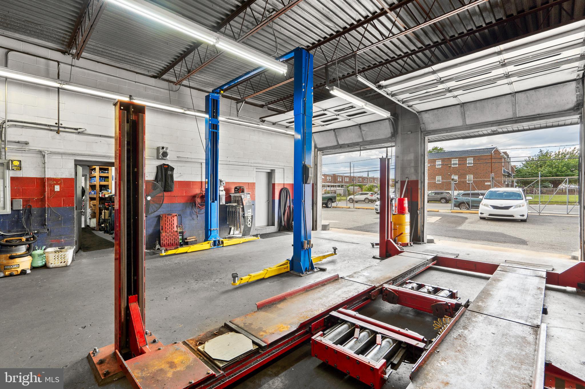 HOLMESBURG - Commercial Sale