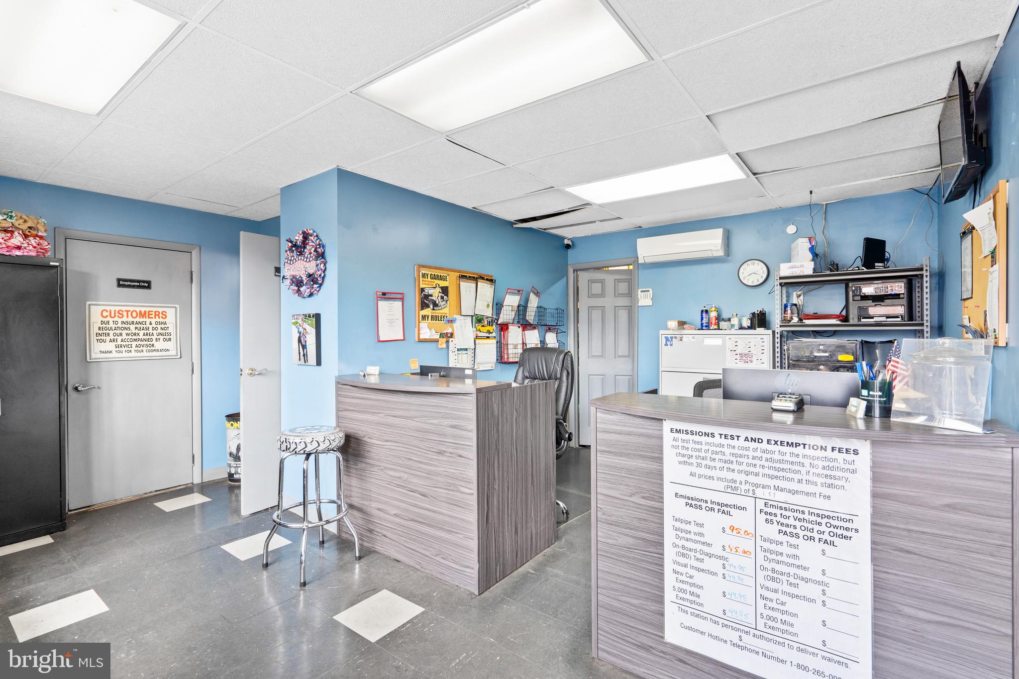 HOLMESBURG - Commercial Sale