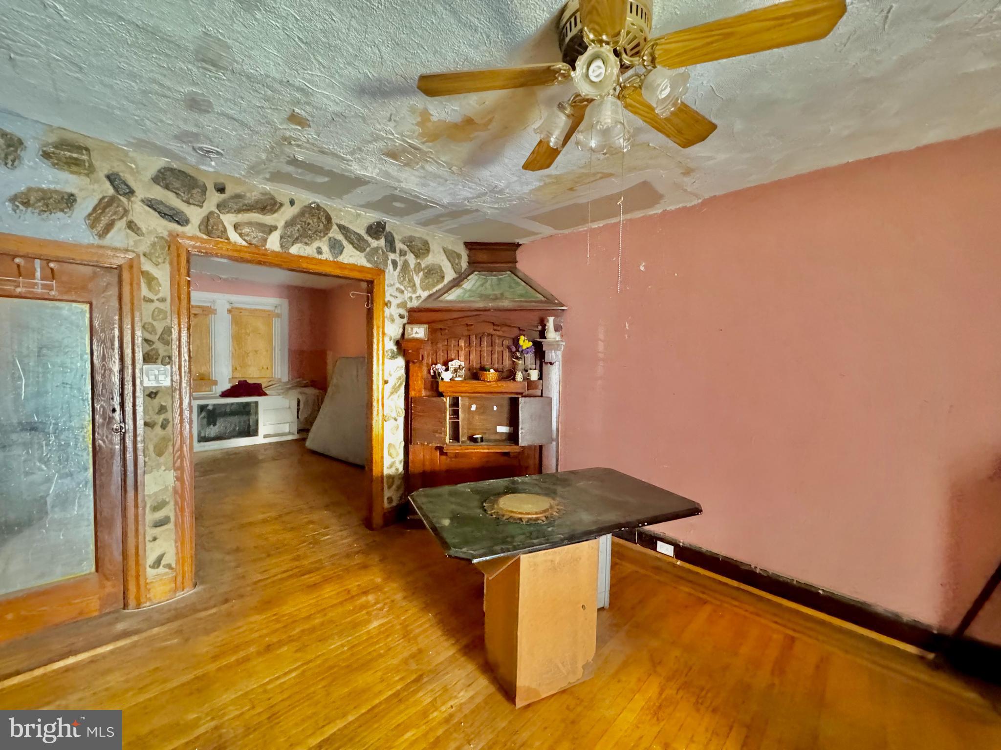 512 S YEWDALL STREET