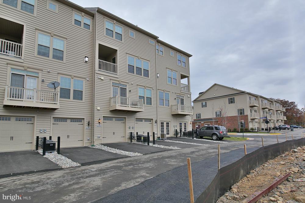 ORCHARD SQUARE - Residential