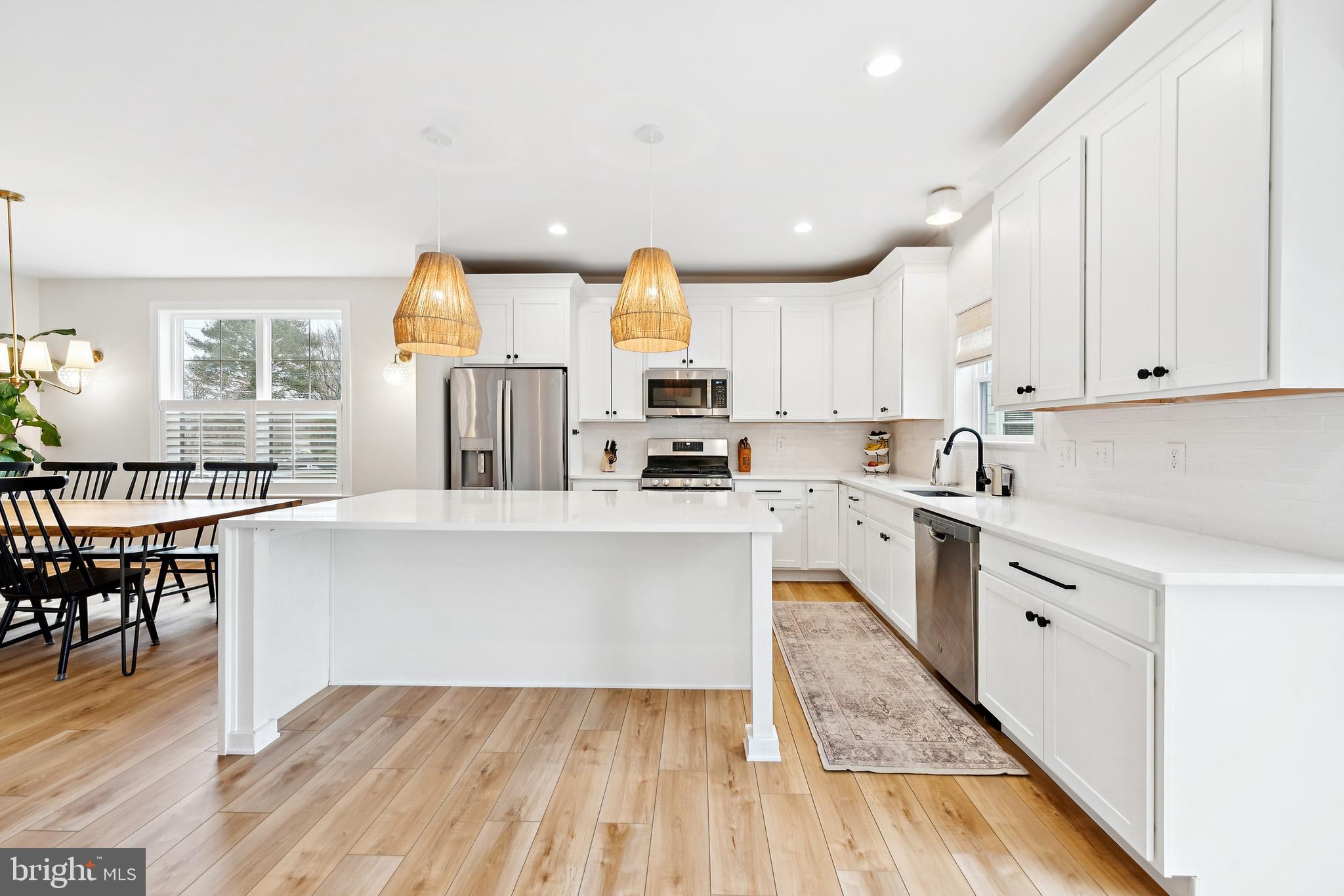 450 E MELROSE AVENUE