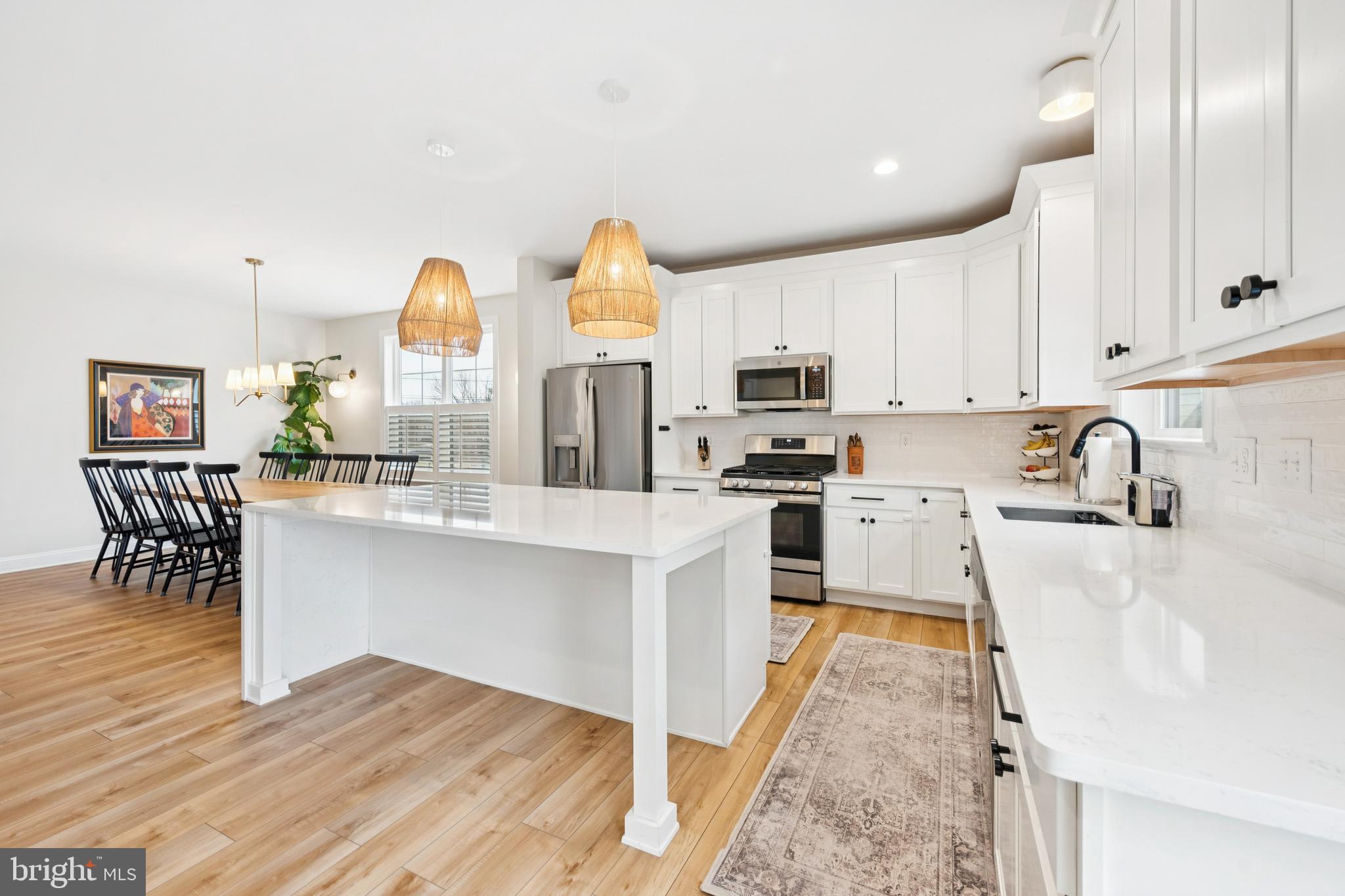 450 E MELROSE AVENUE