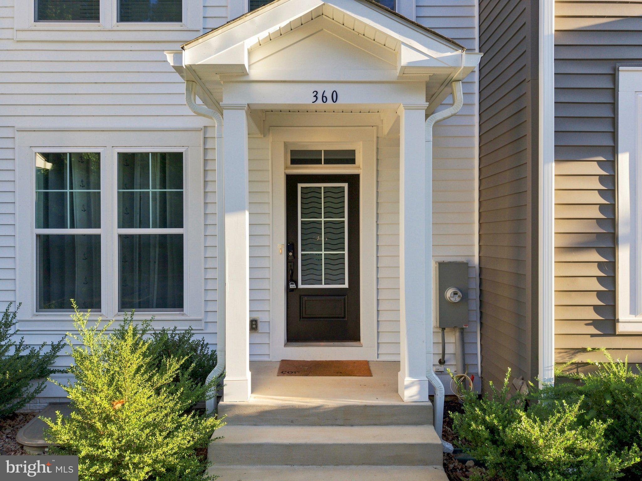 360 LAKE FRONT DRIVE J002