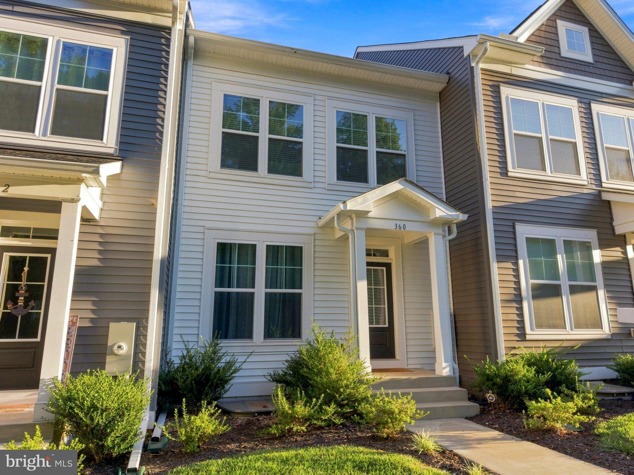 360 LAKE FRONT DRIVE J002