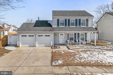 Photo of 117 Robins Run W, SWEDESBORO, NJ 08085 (MLS # NJGL2068622)