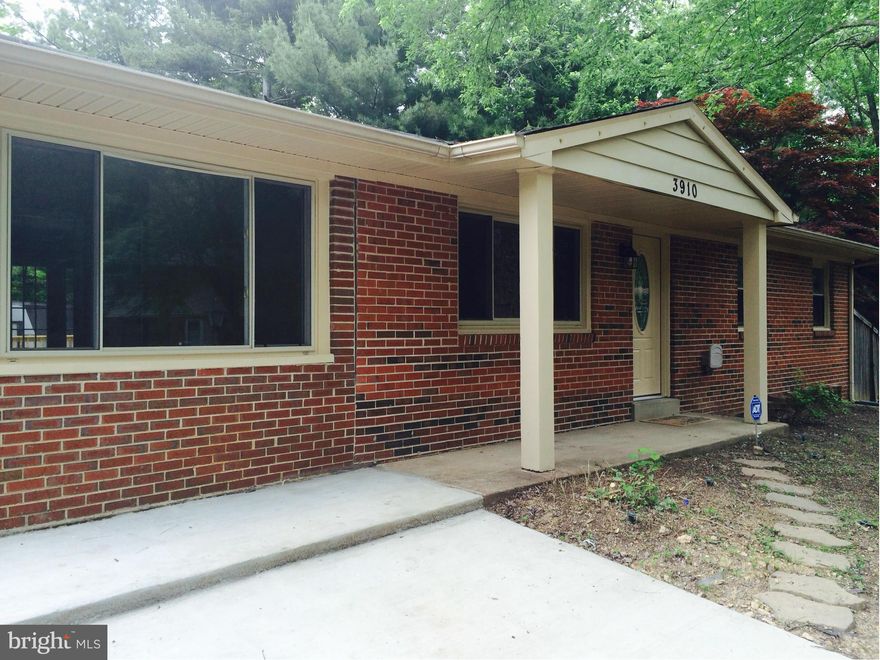 Run don't Walk to this totally renovated single family home with new paint, fresh carpet, new appliances, 4 spacious bedrooms, a huge fenced in backyard and much much more. 100% financing available.  Call today to schedule your private showing.