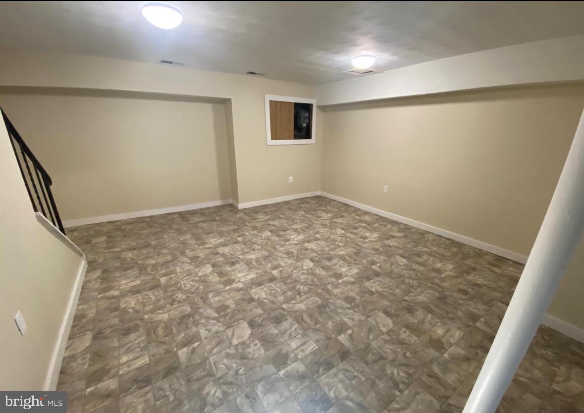 KINGS COURT - Residential Lease