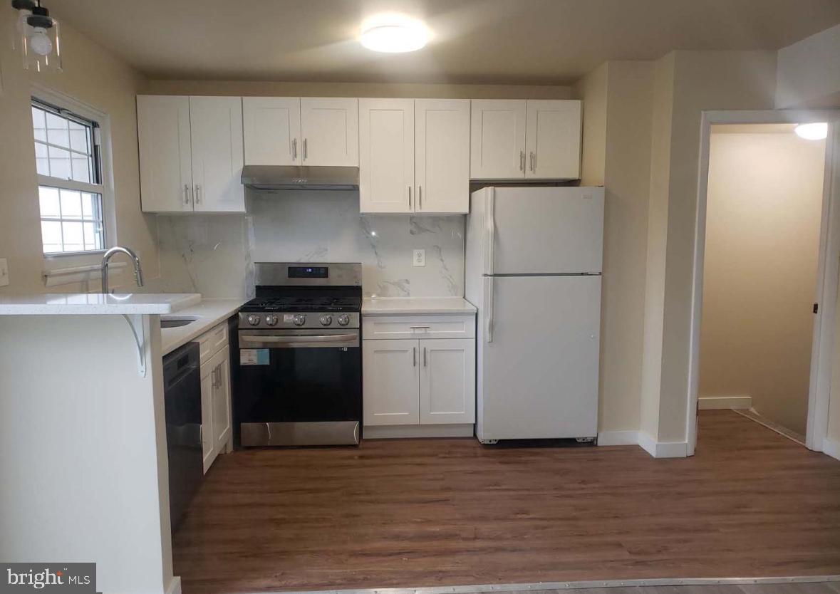 KINGS COURT - Residential Lease